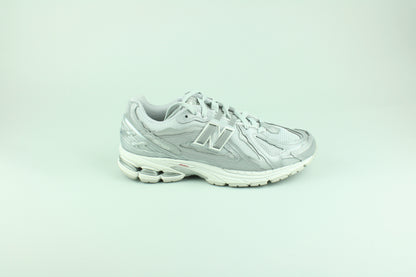 NB 1906D 'Metallic Silver' (Protection Pack) - Size 44 (ARCHIVE)